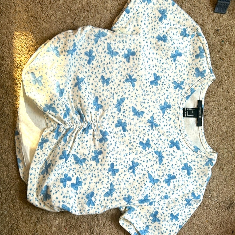 Selling this Crop Top. Let me know if anyone would like to buy this. Thank you.